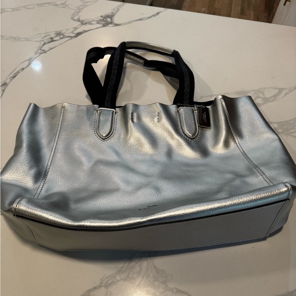 Coach silver metallic leather tote bag - Picture 2 of 10